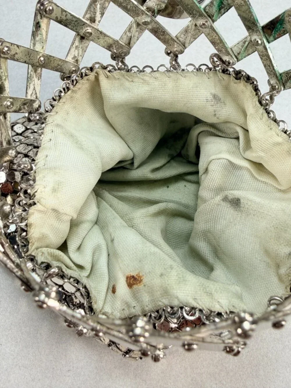 Vintage Silver Tone Mesh Coin Purse Keychain Kiss Lock Mini Change Purse